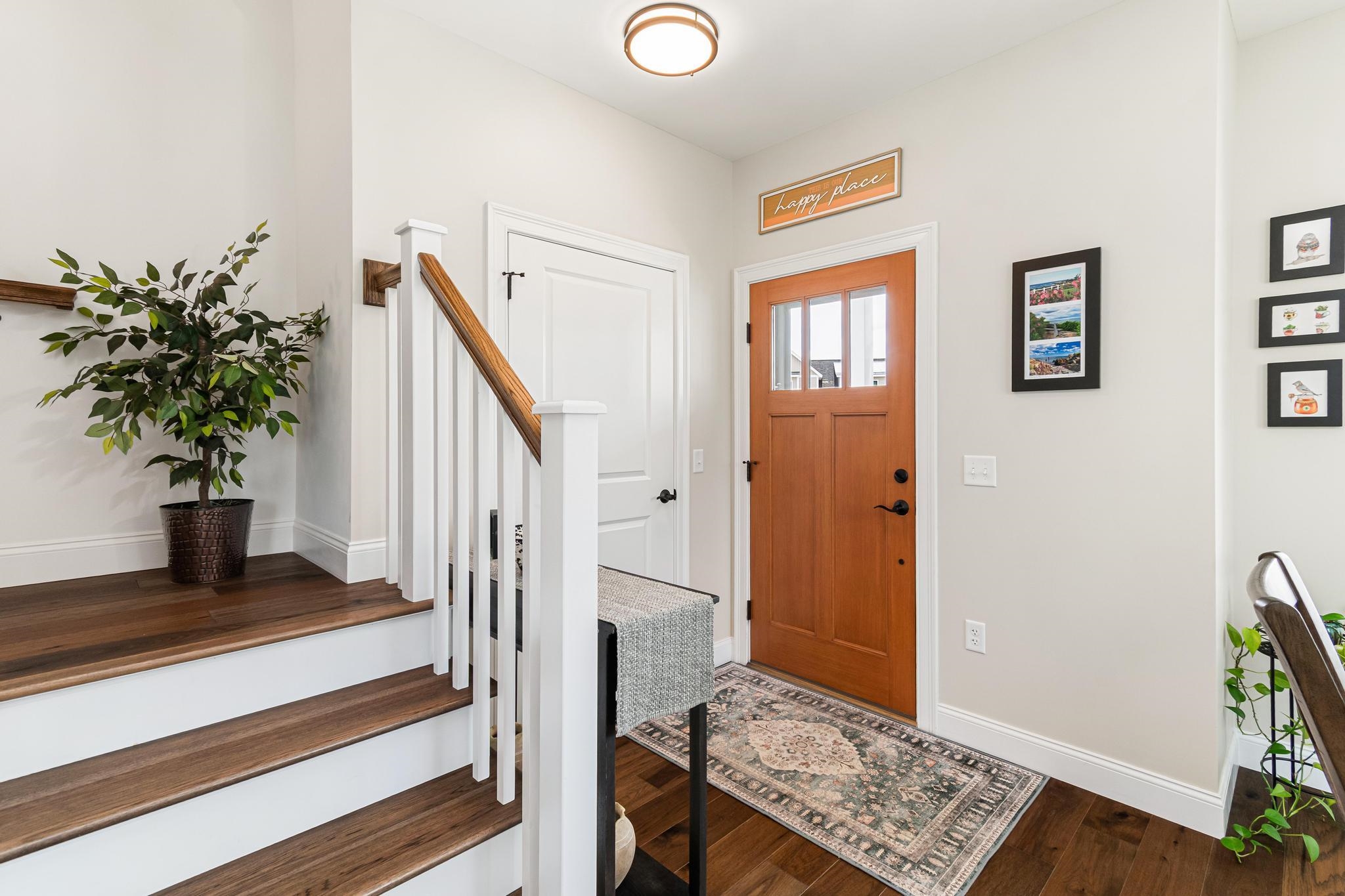 243 Aurora Road South Burlington, VT 05403 - Photo 3 of 42