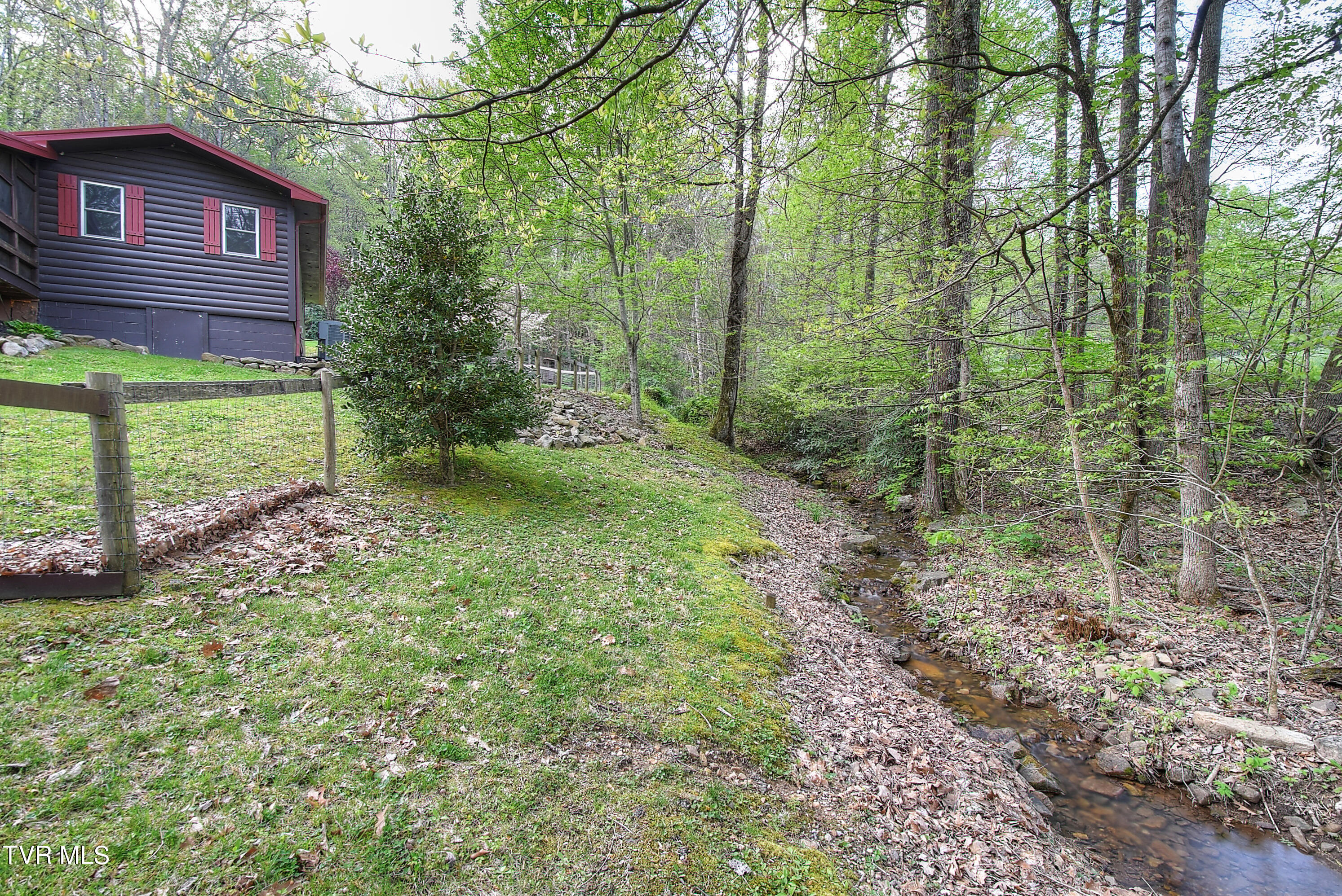 434 Roaring Creek Road Chuckey, TN 37641 - Photo 4 of 37 4