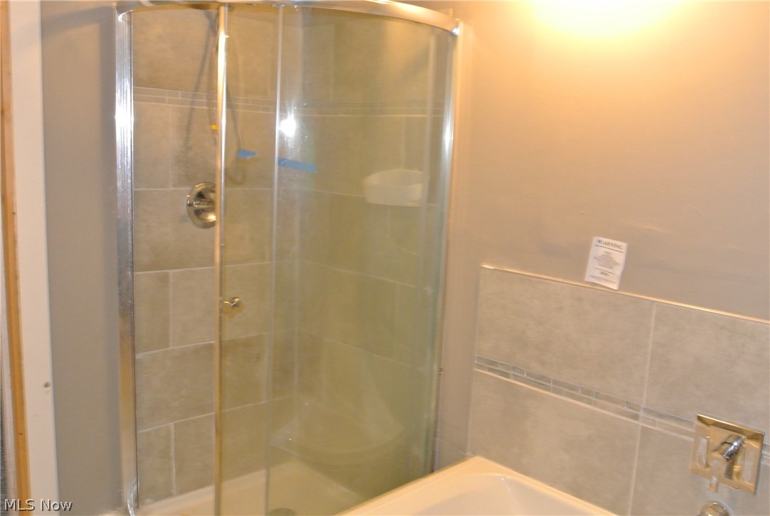 2083 Green Road Cleveland, OH 44121 - Photo 19 of 33