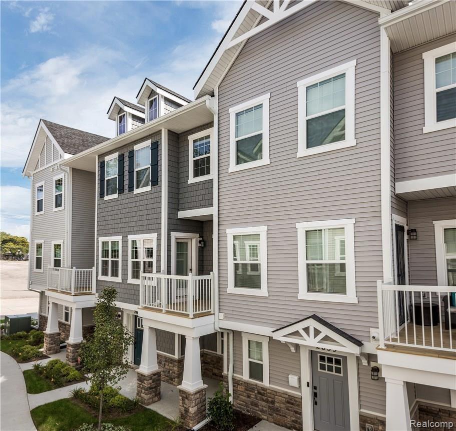 2667 Harvard Road, Unit 12 Berkley, MI 48072 - Photo 14 of 17 Front Panorama1.jpg