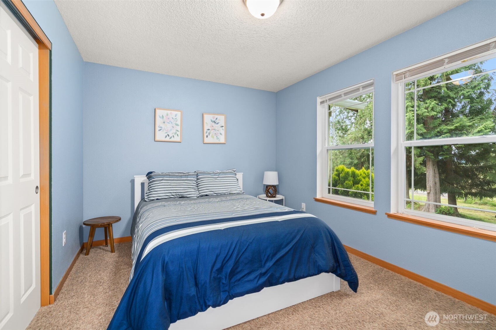 236 Chilvers Road Chehalis, WA 98532 - Photo 14 of 39 a bed sitting in a bedroom next to a window