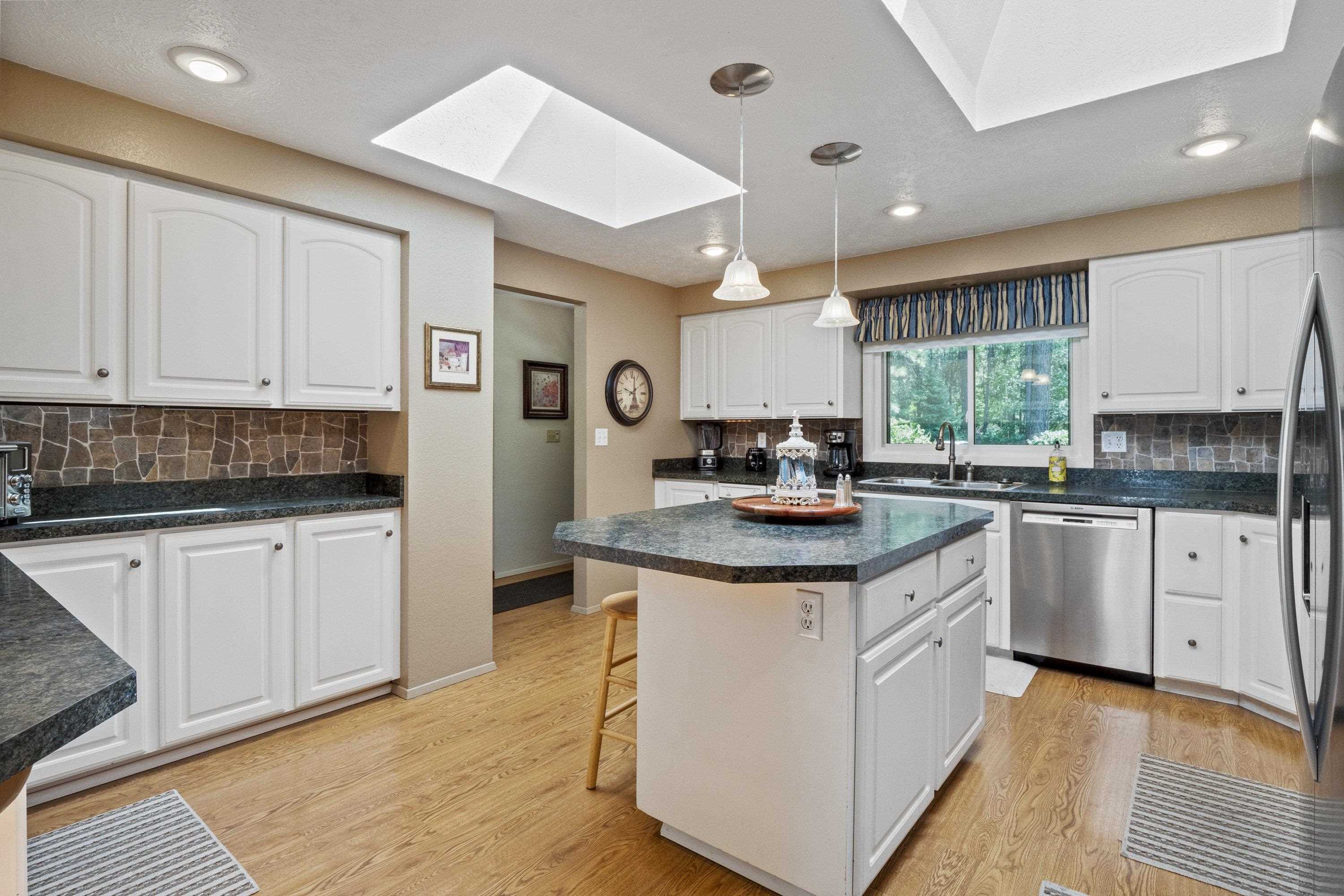 15612 North Timberwood Court Spokane, WA 99208 - Photo 5 of 47