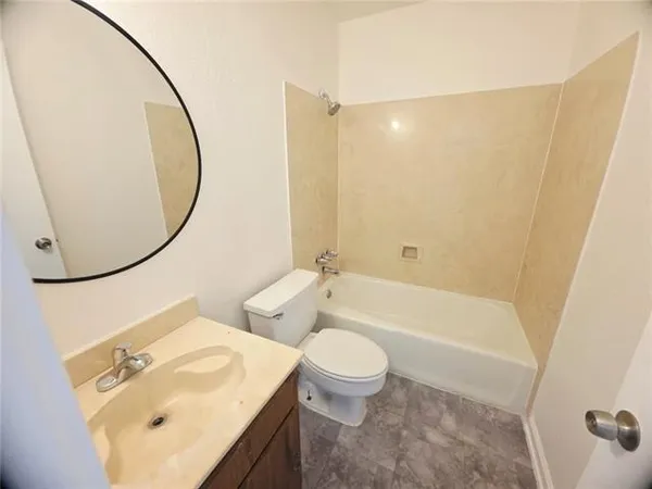 $1,350 | 4116 Lac Bienville Drive, Unit D, Harvey, LA 70058