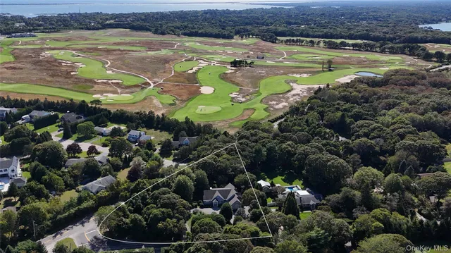 $1,950,000 | 71 Sebonac Inlet Road, Southampton, NY 11968