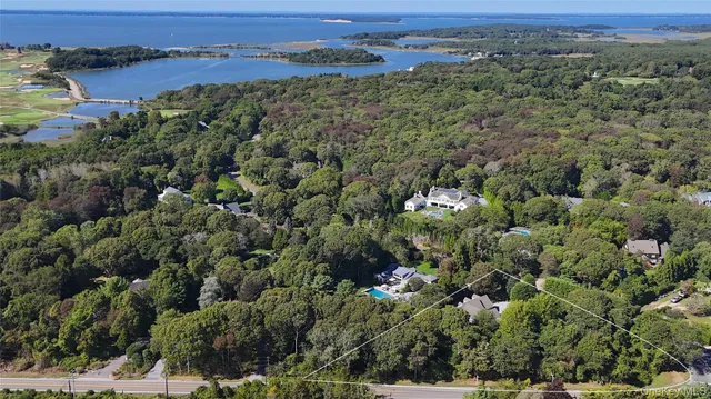 $1,950,000 | 71 Sebonac Inlet Road, Southampton, NY 11968