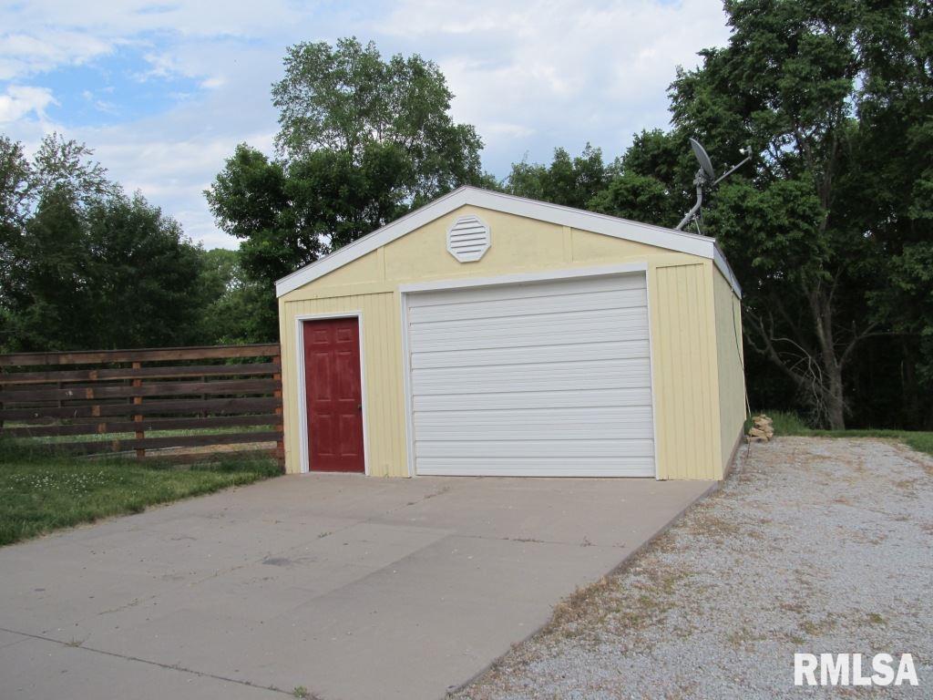 11195 Devils Creek Road Blue Grass, IA 52726 - Photo 17 of 20 Gallery Image 17