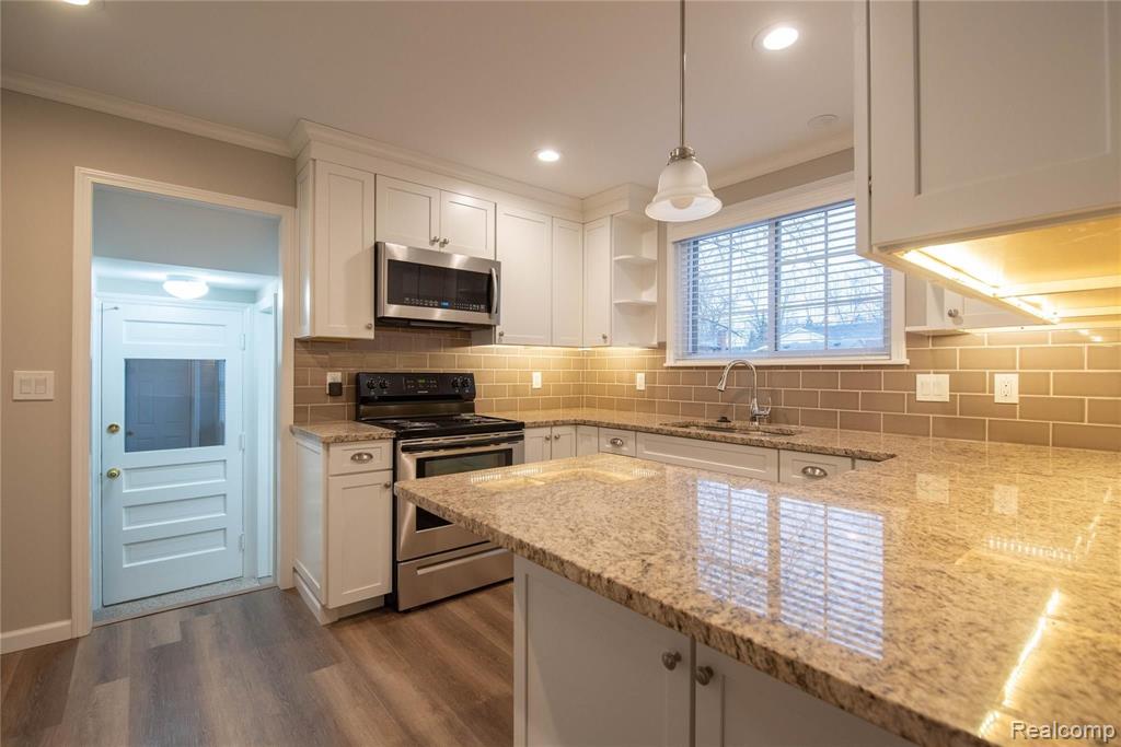 1699 Littlestone Road Grosse Pointe Woods, MI 48236 - Photo 19 of 54