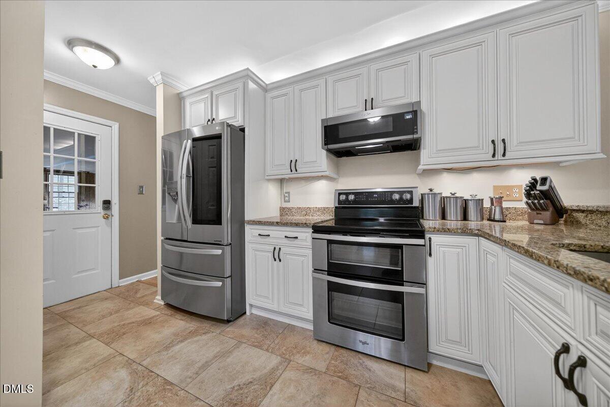 9536 Bells Valley Drive Raleigh, NC 27617 - Photo 14 of 39 a kitchen with appliances and cabinets