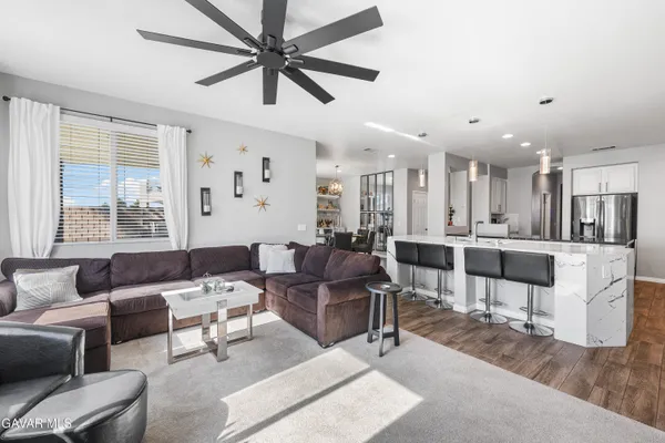 a view of a hallway with windows and entryway