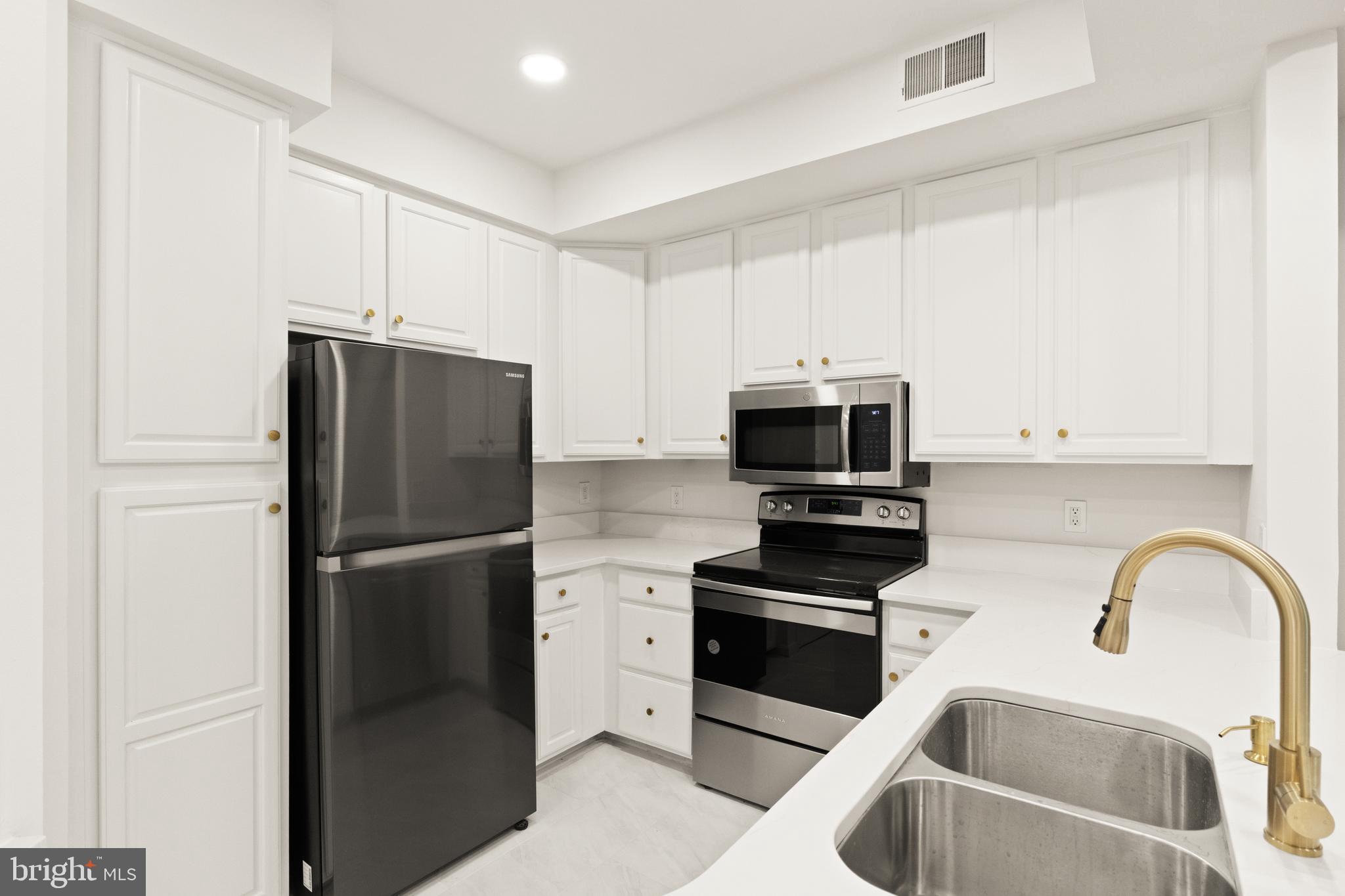 1324 Garden Wall Circle, Unit B Reston, VA 20194 - Photo 11 of 32