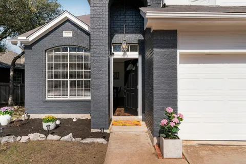 a house view with a outdoor space