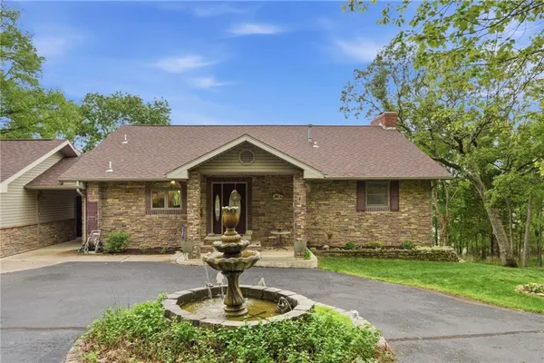 $875,000 | 1841 Lake Bluff Drive, Reeds Spring, MO 65737