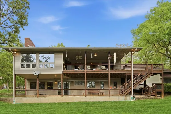 $875,000 | 1841 Lake Bluff Drive, Reeds Spring, MO 65737