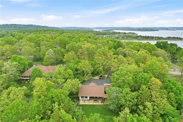 $875,000 | 1841 Lake Bluff Drive, Reeds Spring, MO 65737