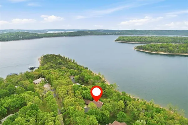 $875,000 | 1841 Lake Bluff Drive, Reeds Spring, MO 65737