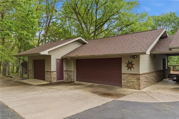$875,000 | 1841 Lake Bluff Drive, Reeds Spring, MO 65737