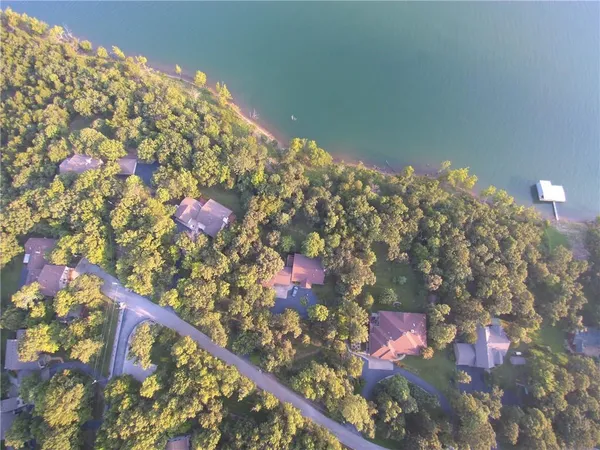 $875,000 | 1841 Lake Bluff Drive, Reeds Spring, MO 65737