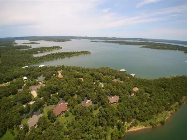 $875,000 | 1841 Lake Bluff Drive, Reeds Spring, MO 65737