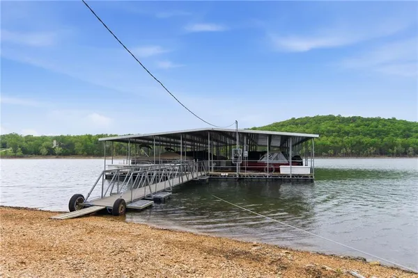 $875,000 | 1841 Lake Bluff Drive, Reeds Spring, MO 65737