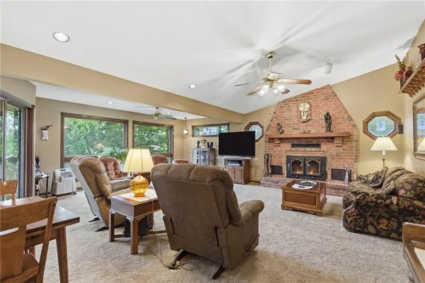$875,000 | 1841 Lake Bluff Drive, Reeds Spring, MO 65737