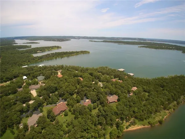 $875,000 | 1841 Lake Bluff Drive, Reeds Spring, MO 65737