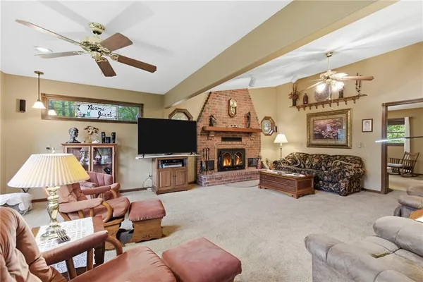 $875,000 | 1841 Lake Bluff Drive, Reeds Spring, MO 65737