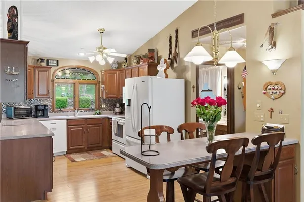 $875,000 | 1841 Lake Bluff Drive, Reeds Spring, MO 65737