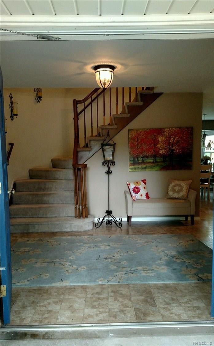 710 Rutgers Road Rochester, MI 48309 - Photo 2 of 31 Expansive foyer with double exterior doors