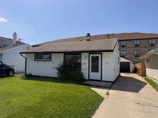 $1,400 | 17611 Clarann Street, Melvindale, MI 48122