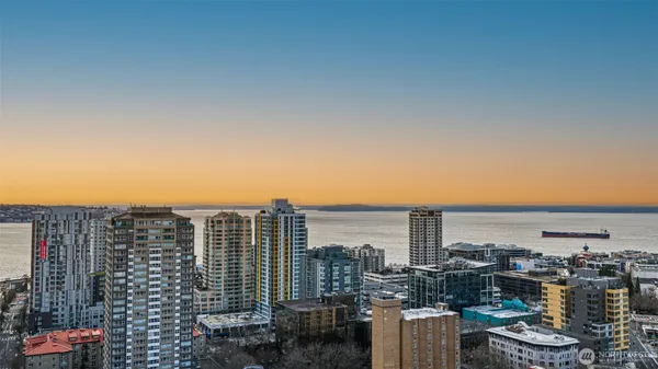 $799,000 | 2510 6th Avenue, Unit 2504, Seattle, WA 98121