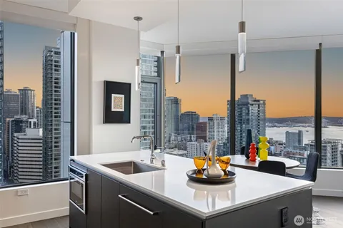$799,000 | 2510 6th Avenue, Unit 2504, Seattle, WA 98121