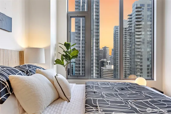 $799,000 | 2510 6th Avenue, Unit 2504, Seattle, WA 98121