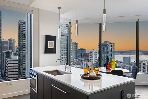$799,000 | 2510 6th Avenue, Unit 2504, Seattle, WA 98121
