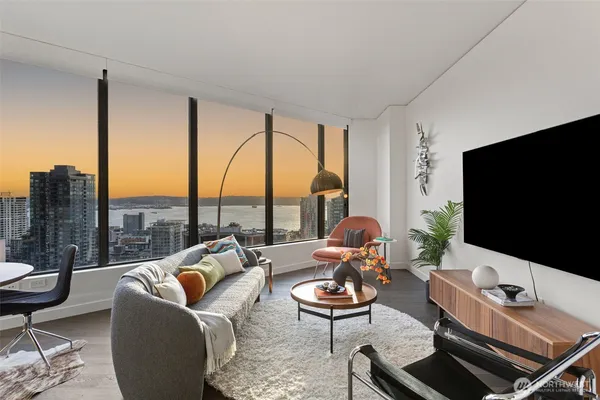 $799,000 | 2510 6th Avenue, Unit 2504, Seattle, WA 98121