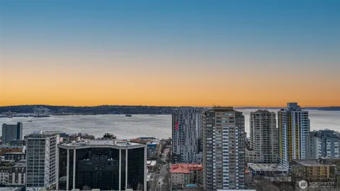 $799,000 | 2510 6th Avenue, Unit 2504, Seattle, WA 98121