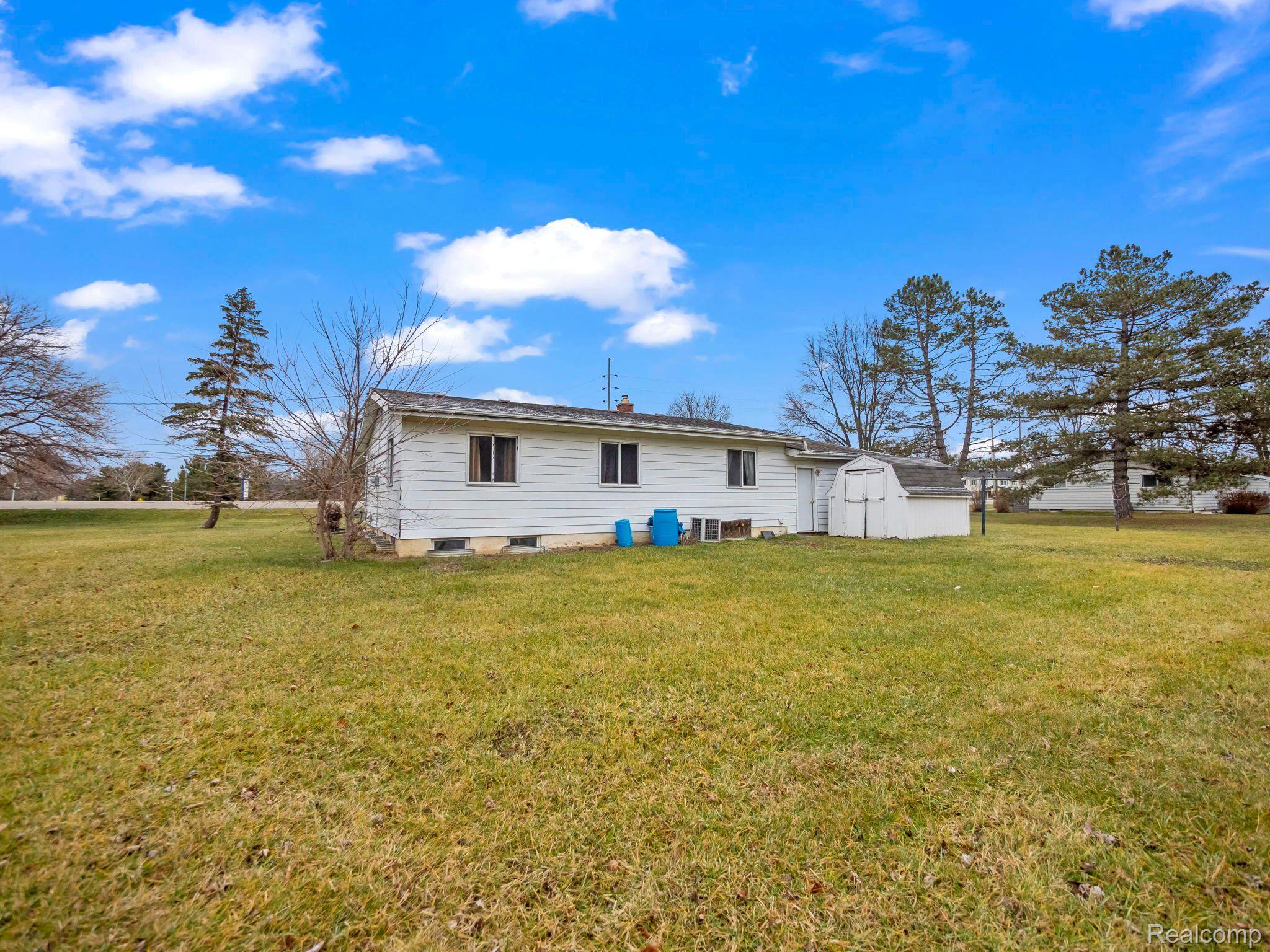 4639 Beecher Road Flint, MI 48532 - Photo 2 of 24 Gallery Image 2