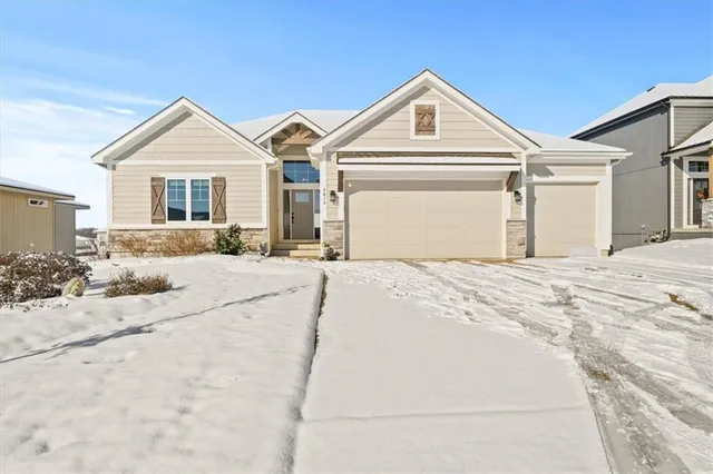 $535,000 | 2614 Southwest Farm Fld Road, Lee's Summit, MO 64082