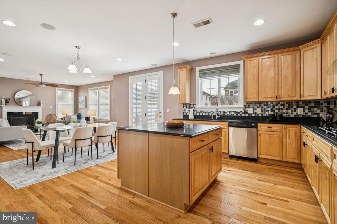 41881 Redgate Way Ashburn, VA 20148 - Photo 19 of 60 Center Island & Breakfast Room