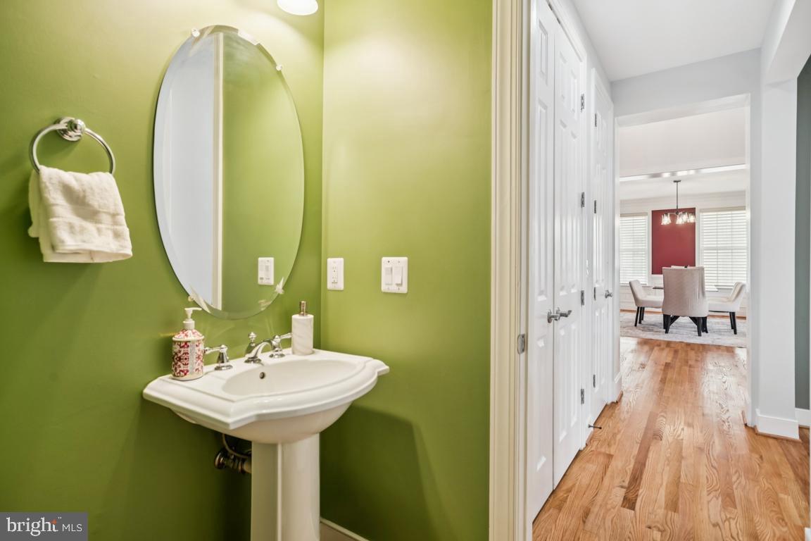 41881 Redgate Way Ashburn, VA 20148 - Photo 26 of 60 Half Bathroom