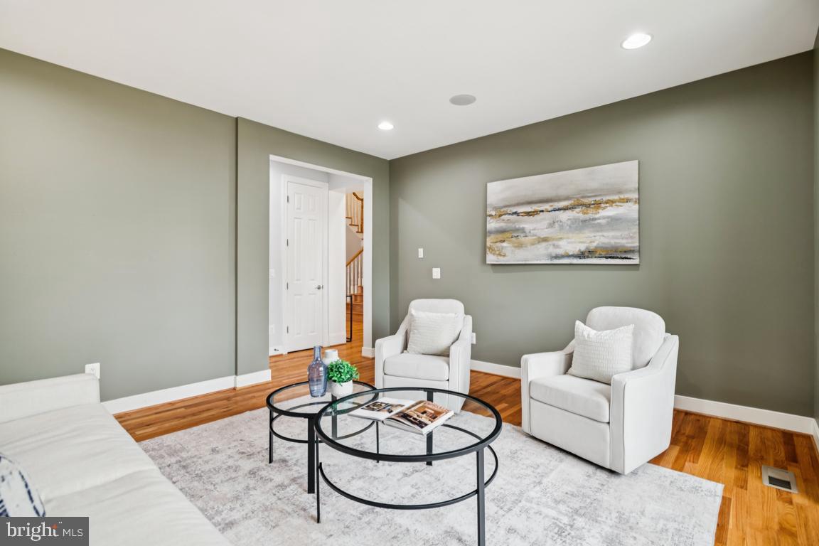 41881 Redgate Way Ashburn, VA 20148 - Photo 3 of 60 Spacious & Bright Living Room