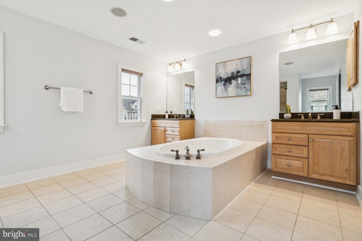 41881 Redgate Way Ashburn, VA 20148 - Photo 33 of 60 Dual Vanities