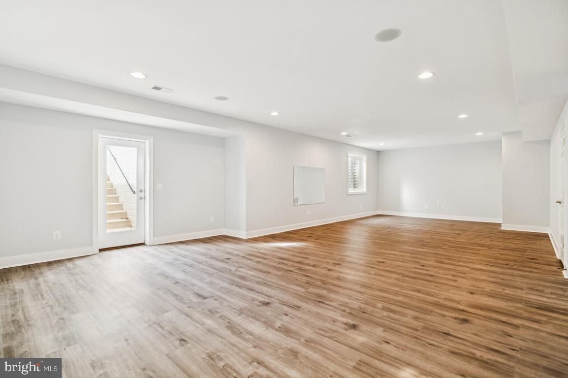 41881 Redgate Way Ashburn, VA 20148 - Photo 43 of 60 Rec Room w/ Walk-up to Flagstone Patio