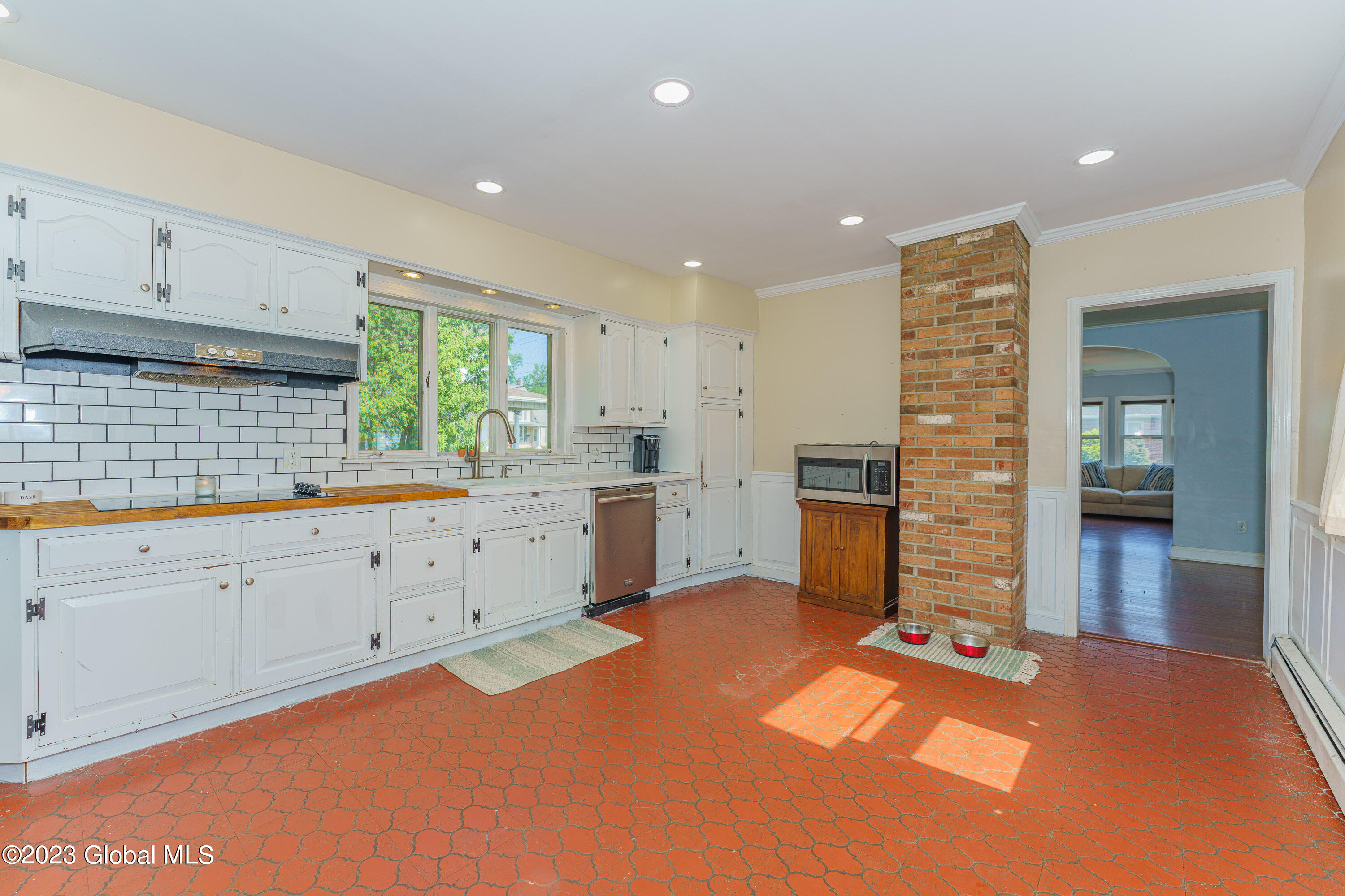22 Craig Street Colonie, NY 12189 - Photo 13 of 30 3 Kitchen 1