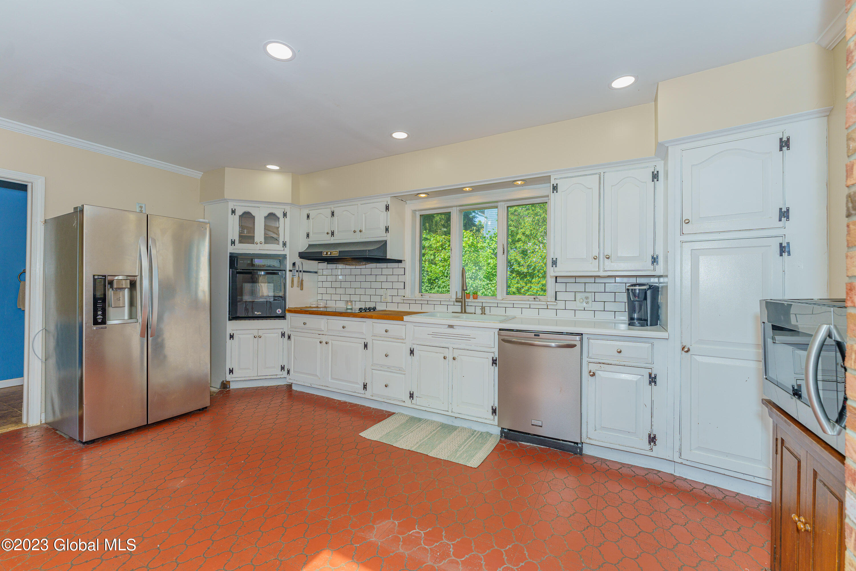 22 Craig Street Colonie, NY 12189 - Photo 14 of 30 3 Kitchen 2