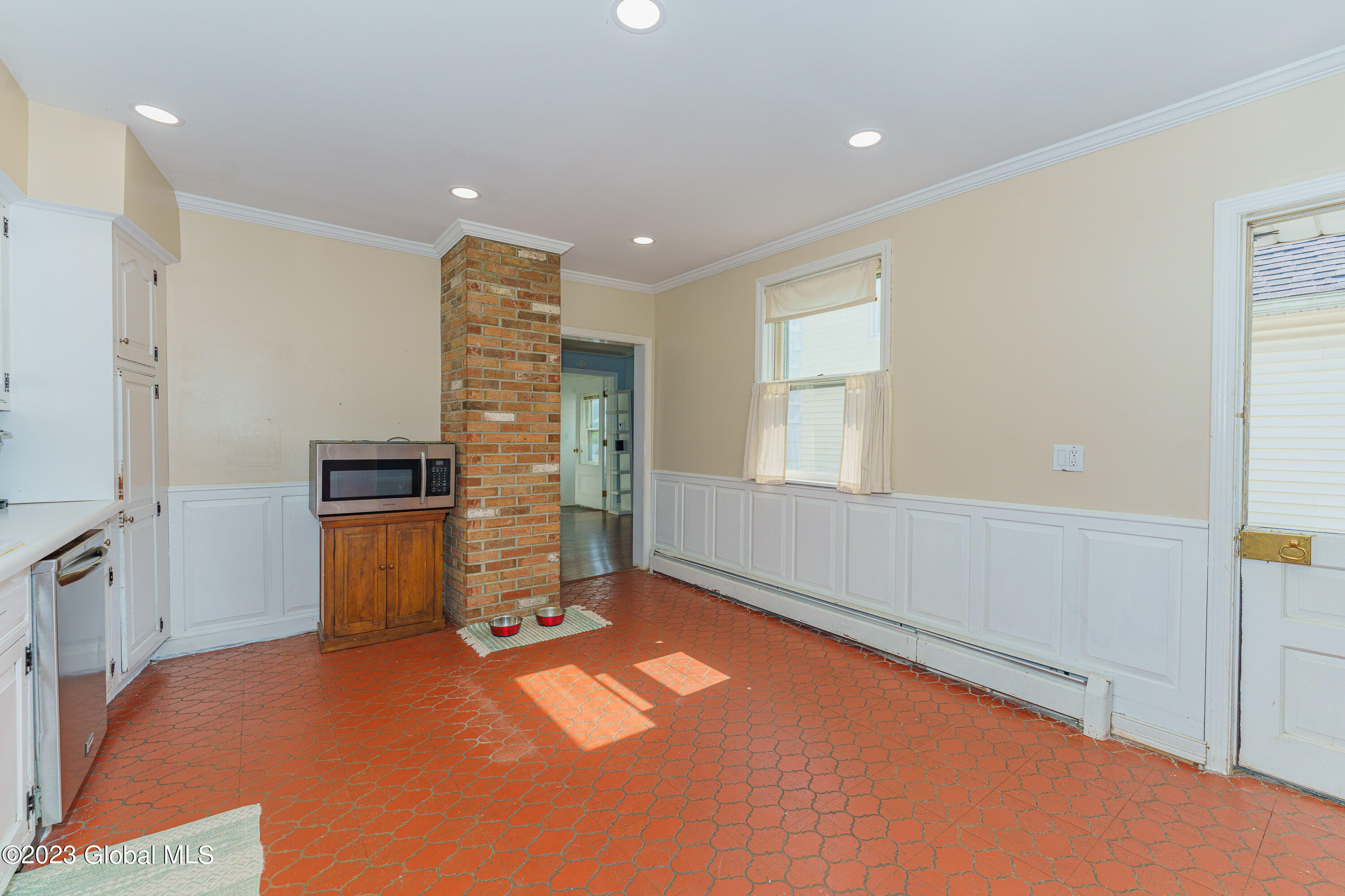 22 Craig Street Colonie, NY 12189 - Photo 16 of 30 3 Kitchen 4