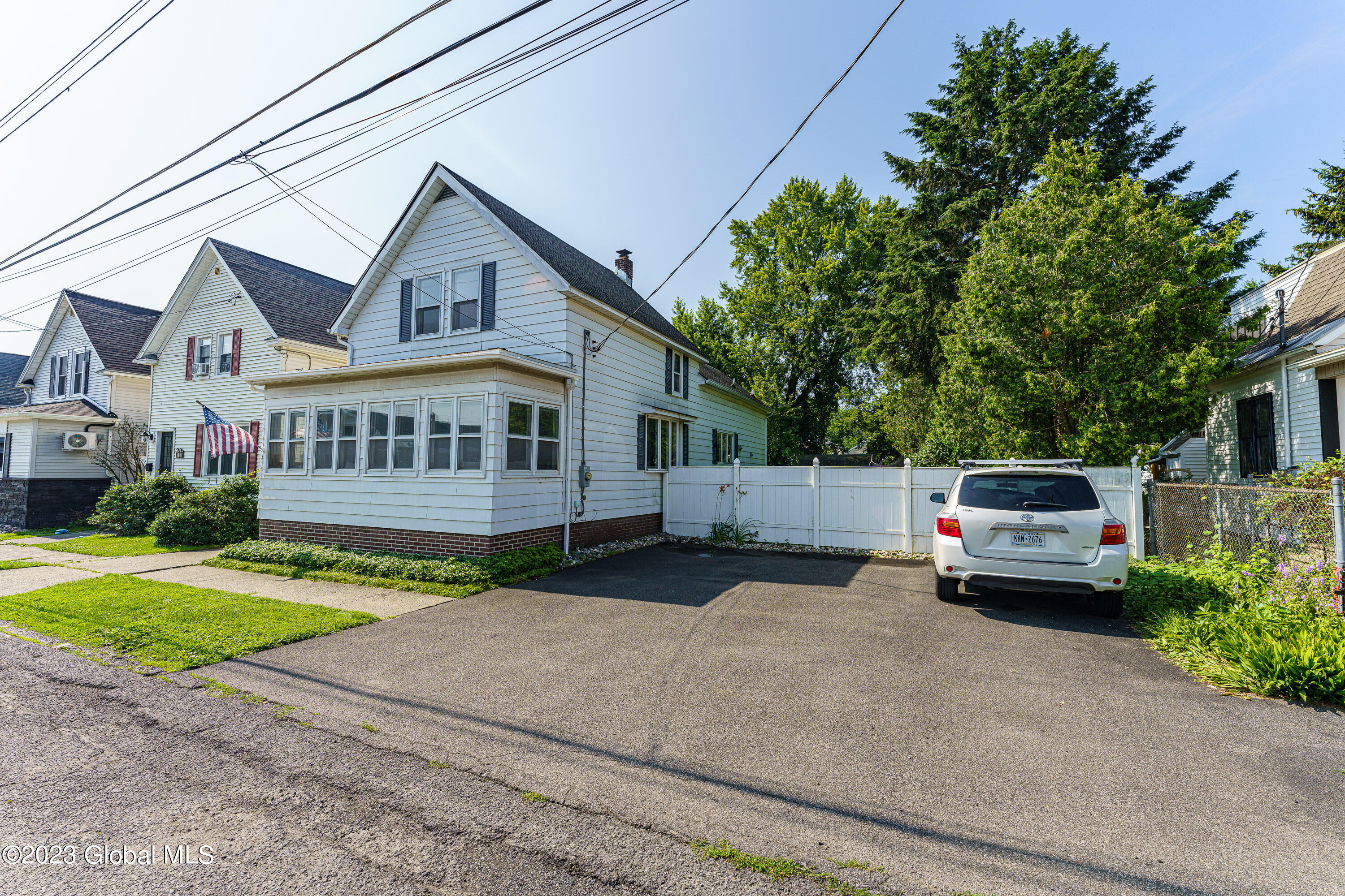 22 Craig Street Colonie, NY 12189 - Photo 2 of 30 0 Front 2