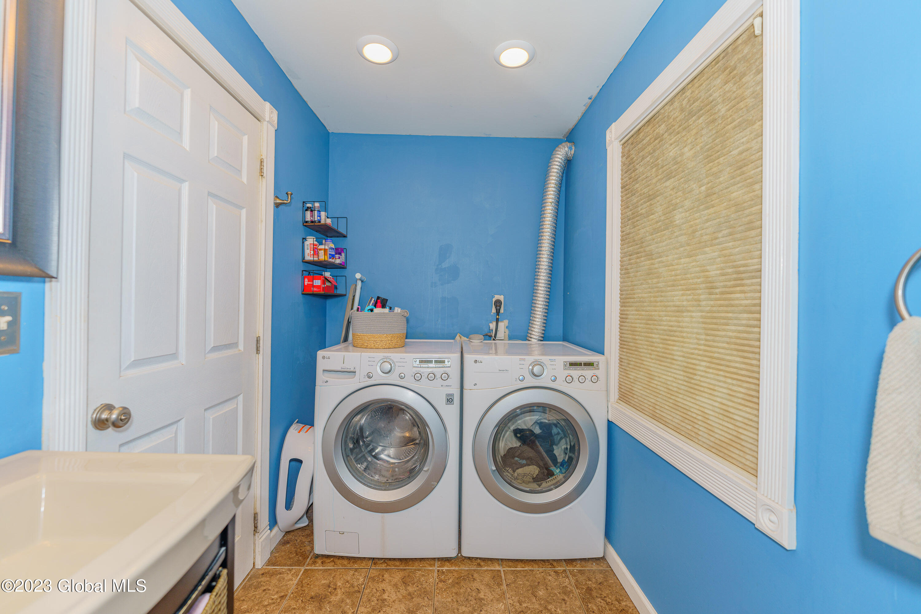 22 Craig Street Colonie, NY 12189 - Photo 23 of 30 Bathroom 2