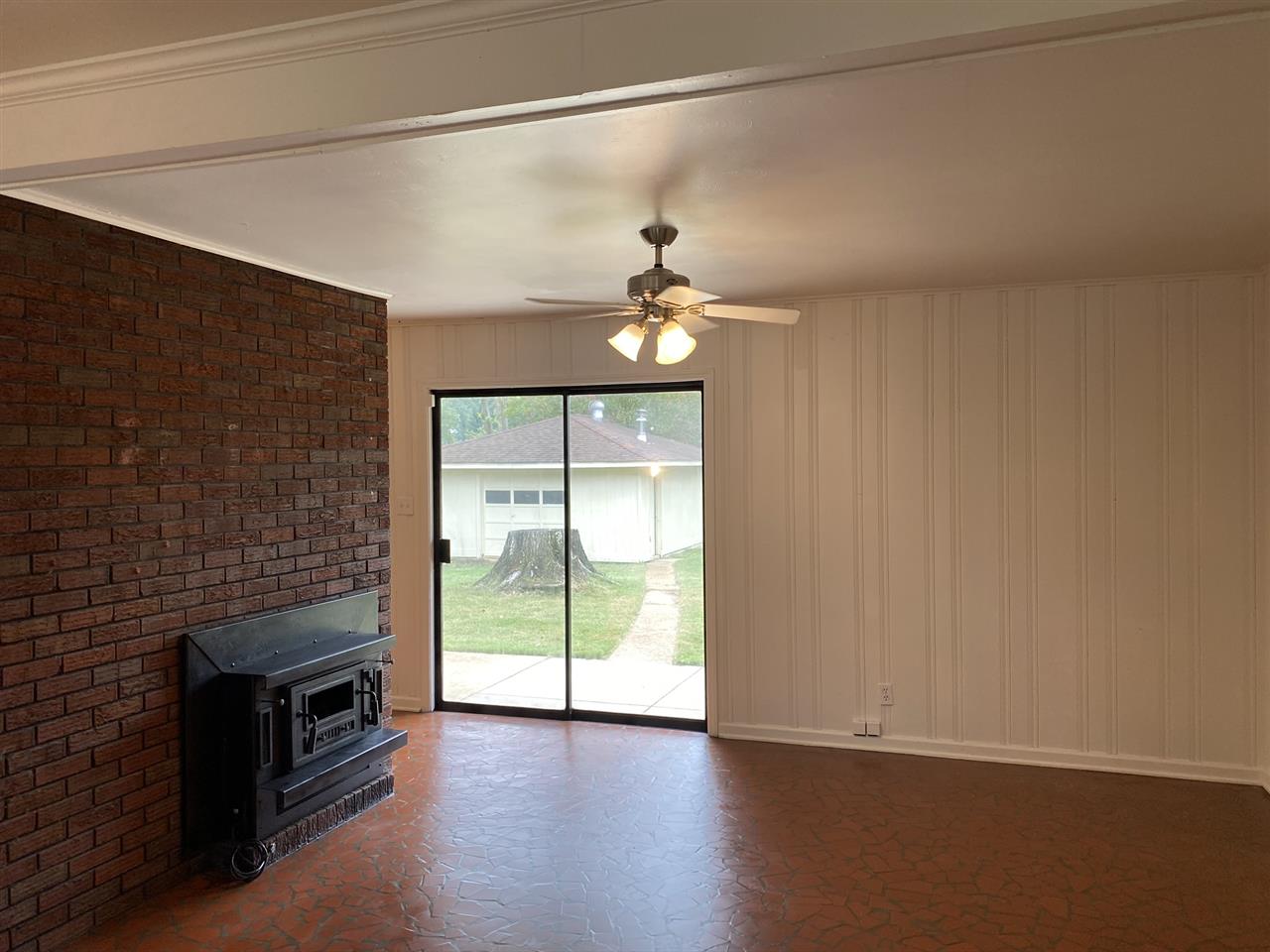 933 Cullenwood Road Memphis, TN 38116 - Photo 5 of 25 Warm and Inviting Den/Great Room w/Wood Burning Fireplace w/Blower!
