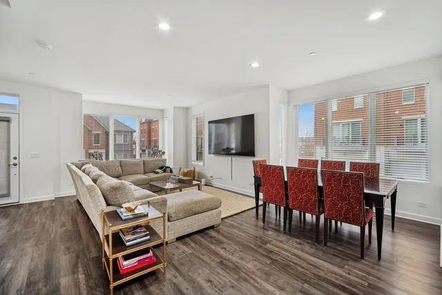 $799,000 | 1251 Gateway Court, Northbrook, IL 60062