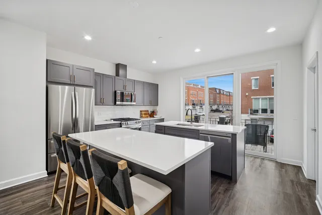 $799,000 | 1251 Gateway Court, Northbrook, IL 60062